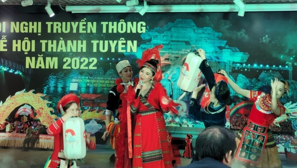 Ausstellung von 50 großen Laternen beim Thanh Tuyen-Fest