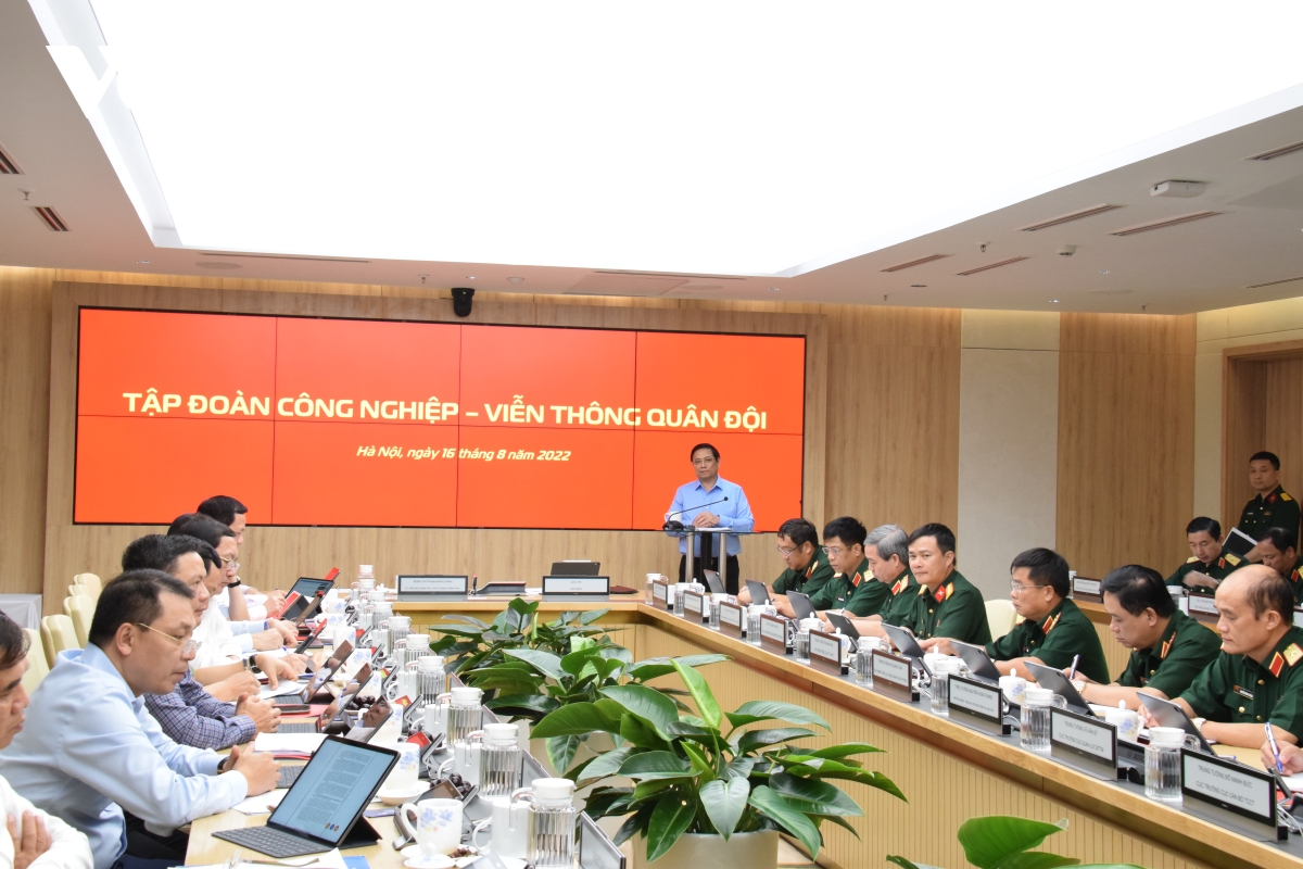 Premierminister Pham Minh Chinh: Viettel soll ein Vorbild der staatlichen Unternehmen sein