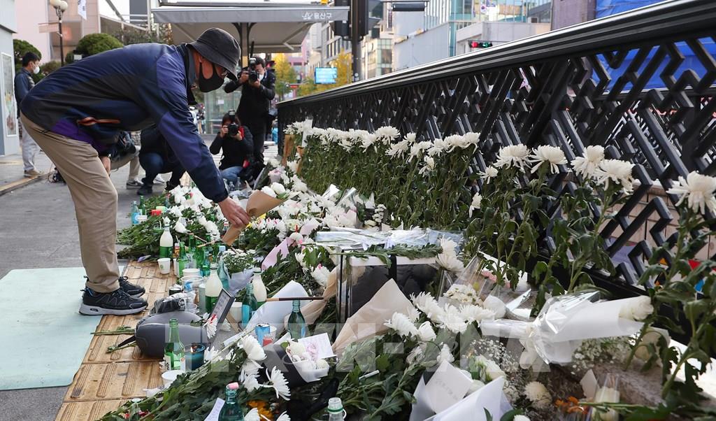 Südkorea veranstaltet Gedenken an Opfer der Massenpanik in Seoul