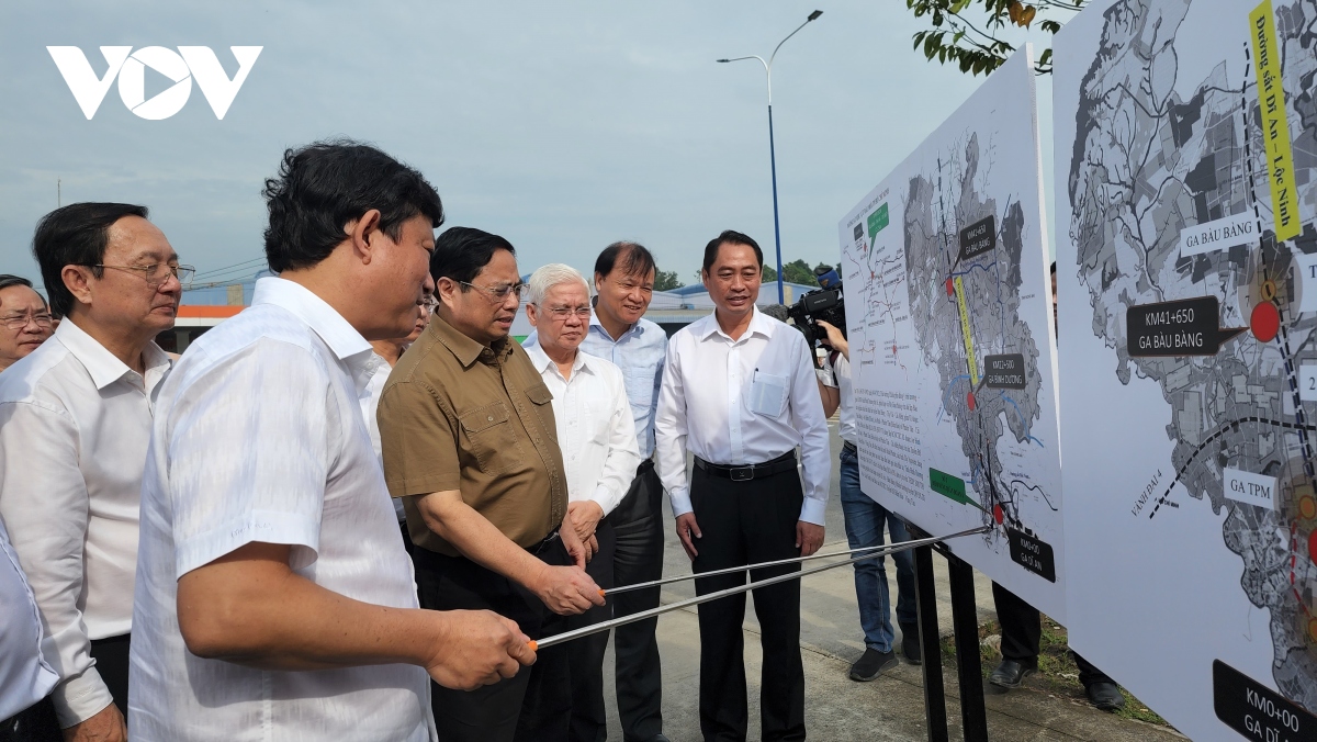 Premierminister Pham Minh Chinh überprüft Hauptprojekte in Binh Duong