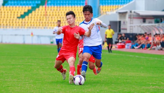 Vier Fußballmannschaften kommen ins Halbfinale des nationalen Sportfests