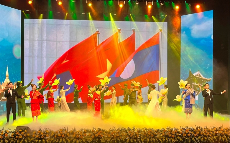 Sonderkunstprogramm über Freundschaft zwischen Vietnam und Laos