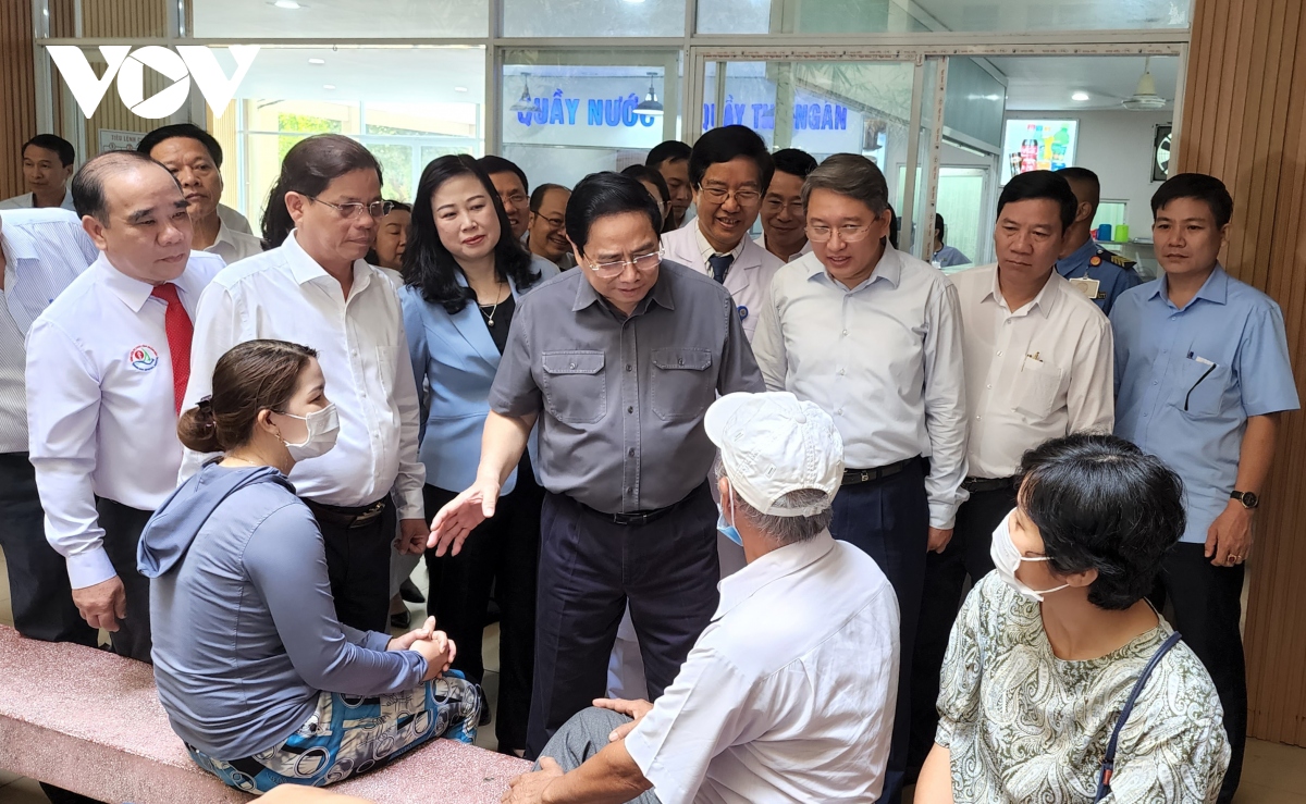 Premierminister besucht Krankenhaus in Khanh Hoa und SOS-Kinderdorf in Nha Trang