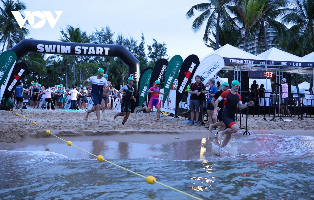 Mehr als 3000 Sportler beteiligen sich an VinFast Ironman-Triathlon