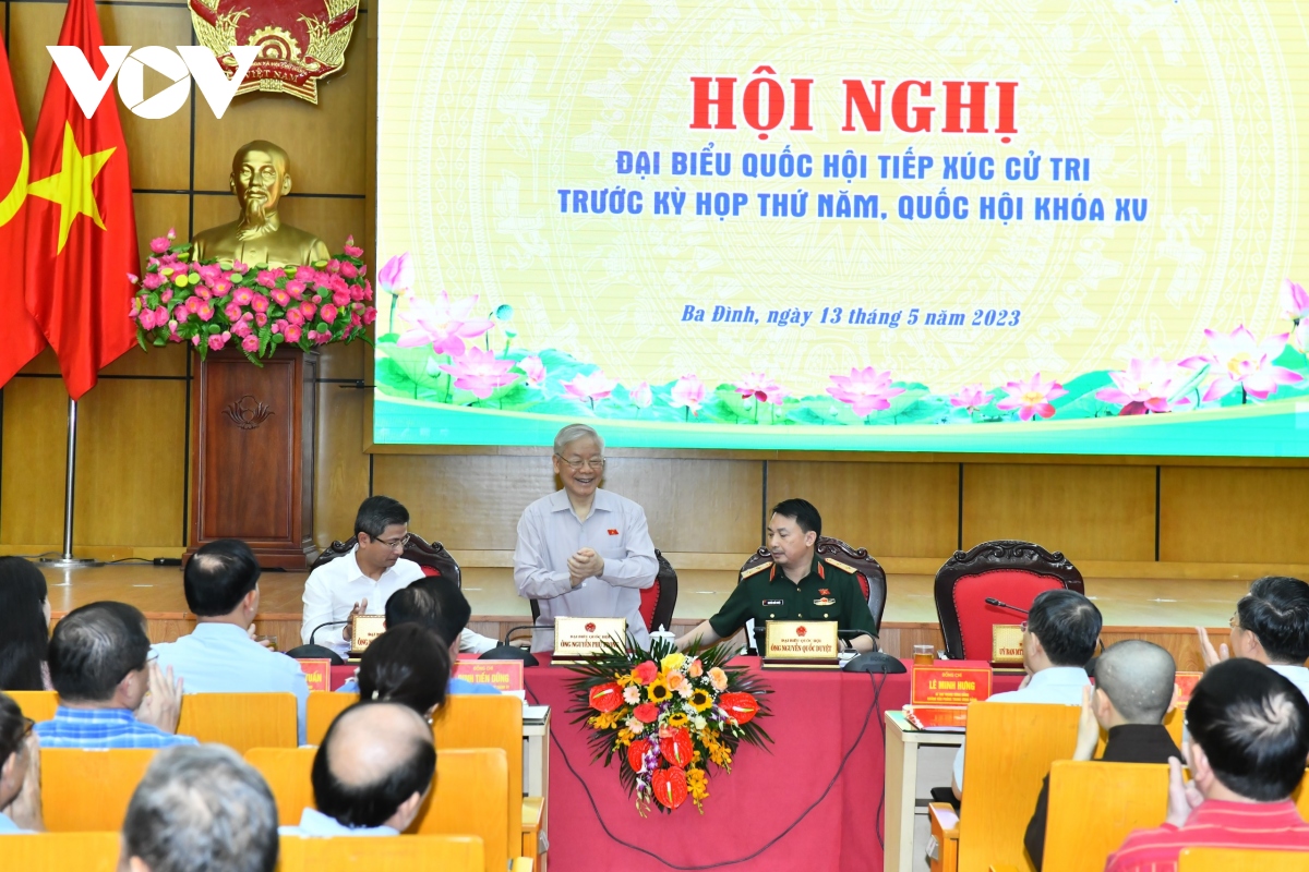 KPV-Generalsekretär Nguyen Phu Trong trifft Wähler in Hanoi