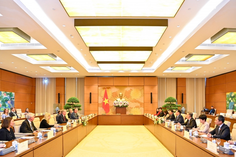 Parlamentspräsident Vuong Dinh Hue empfängt Delegation des US-Kongresses