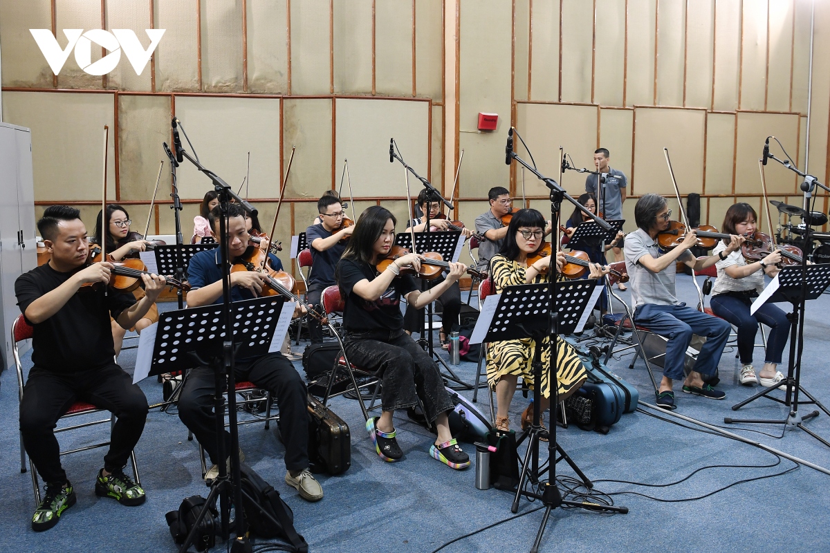 VOV-Orchester übt für Kunstprogramm in Khanh Hoa