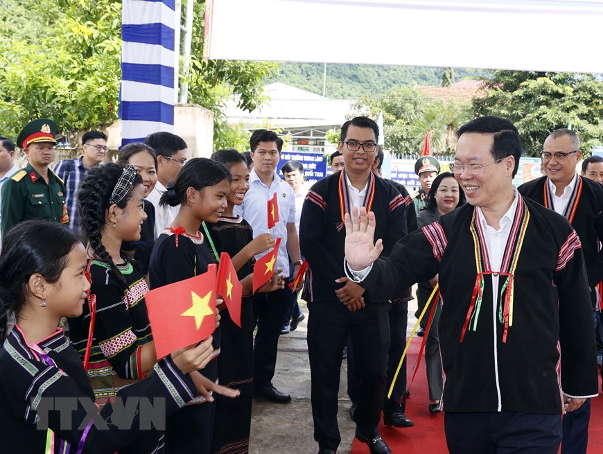 Staatspräsident Vo Van Thuong zu Gast beim Festtag der nationalen Solidarität in Phu Yen