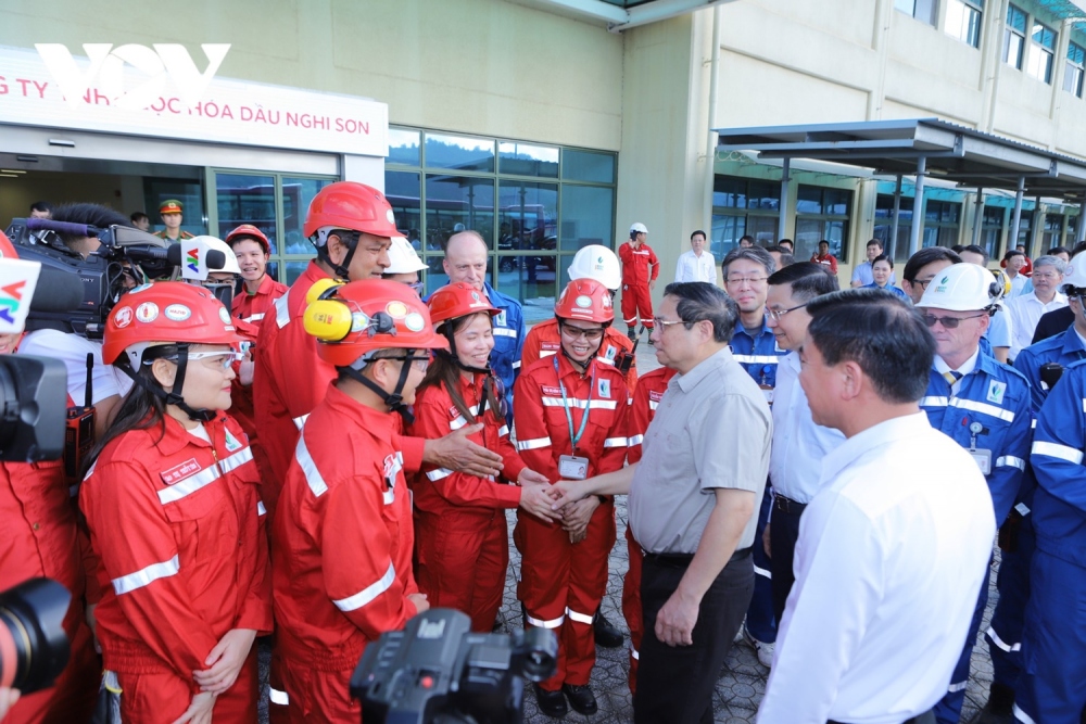 Premierminister überprüft Hauptprojekte der Wirtschaftszone Nghi Son der Provinz Thanh Hoa