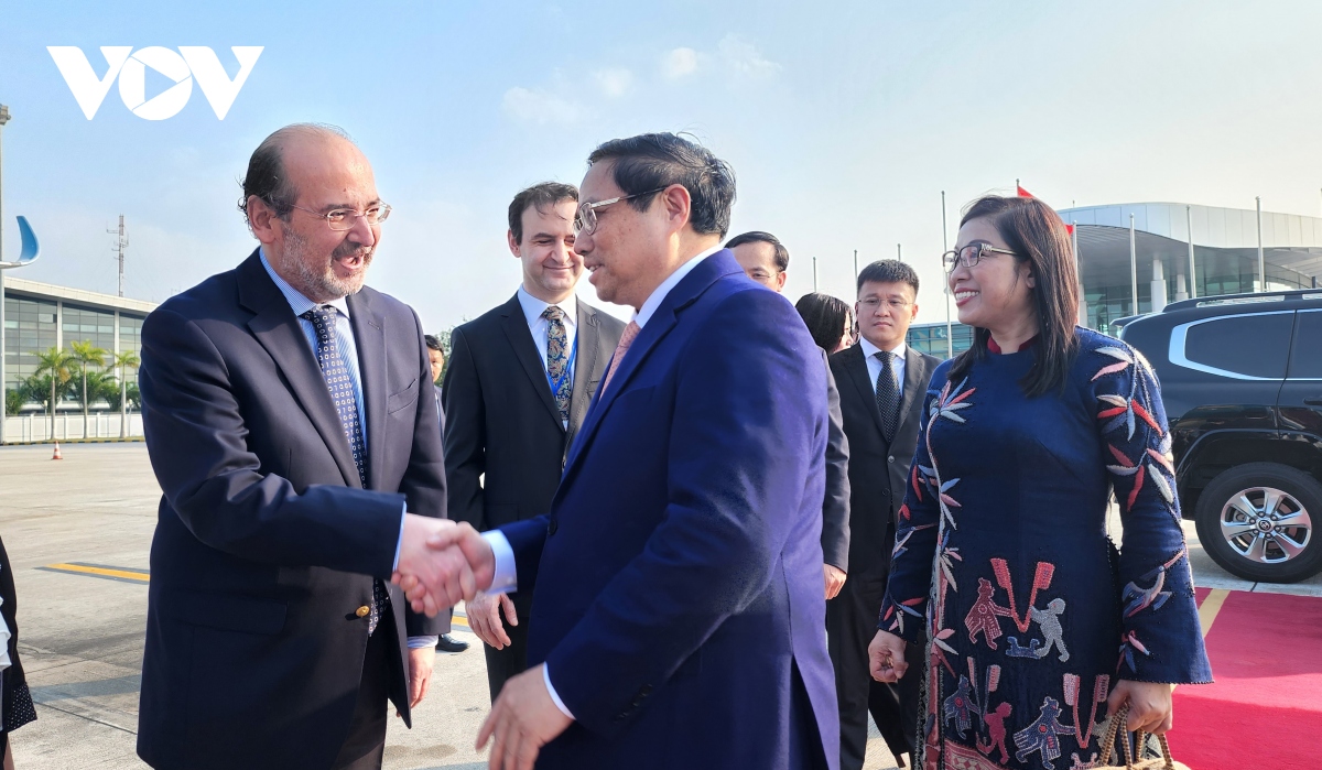 Premierminister Pham Minh Chinh reist zum COP28 und besucht die Türkei