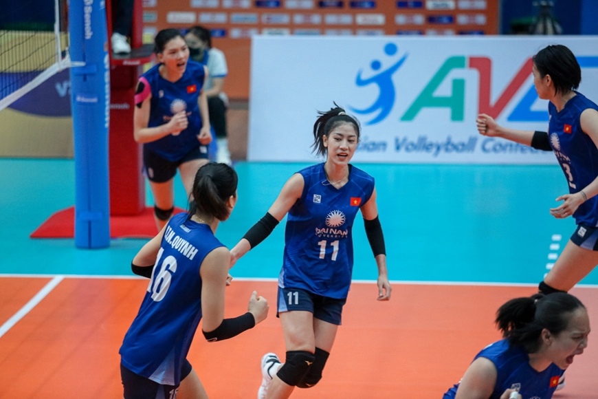Zwei vietnamesische Volleyballspielerinnen spielen für thailändischen Klub
