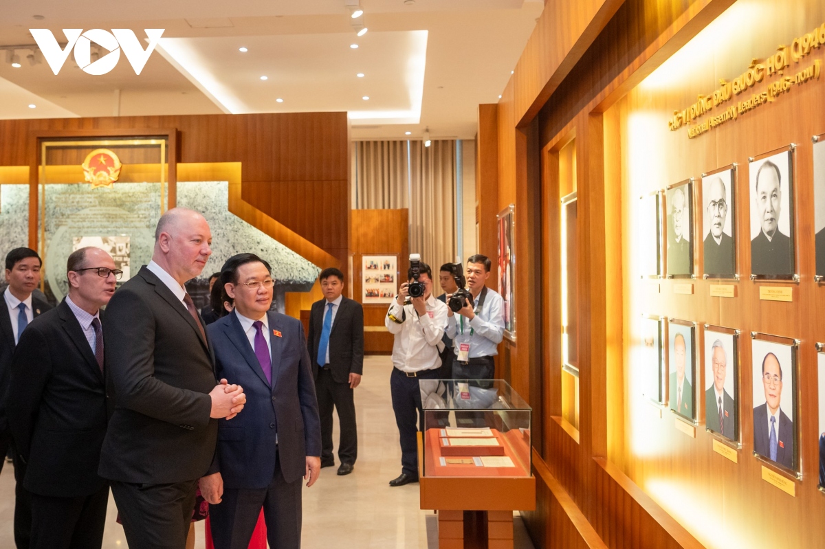 Parlamentspräsident Vuong Dinh Hue führt Gespräch mit dem bulgarischen Parlamentspräsidenten