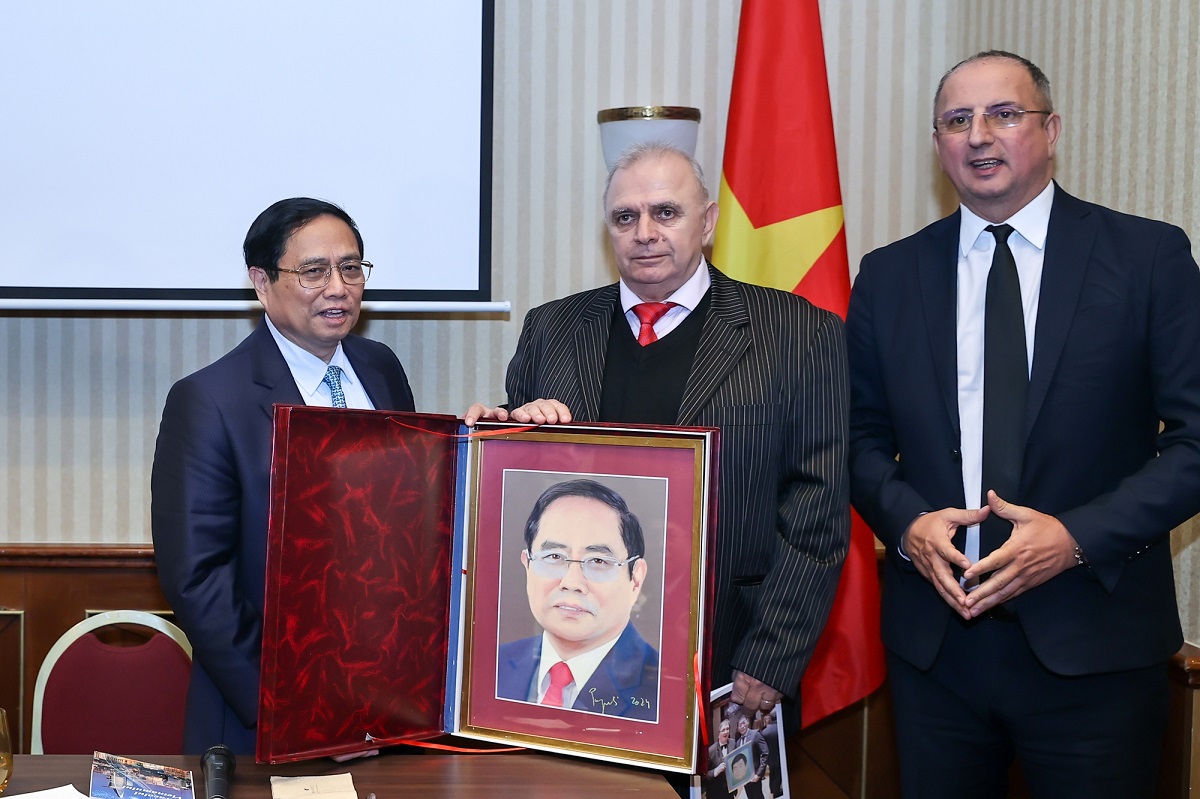 Premierminister: Vietnam schätzt wertvolle Unterstützung der rumänischen Freunde