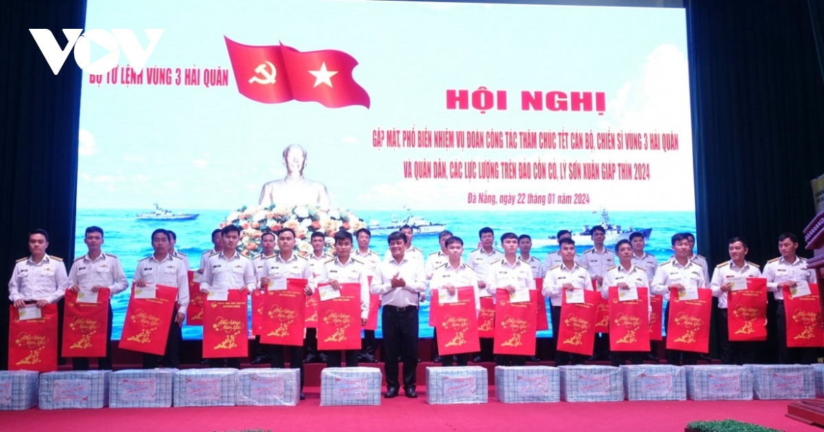 Arbeitsgruppe der vietnamesischen Marine besucht Offiziere und Soldaten der Inselkreise Con Co und Ly Son