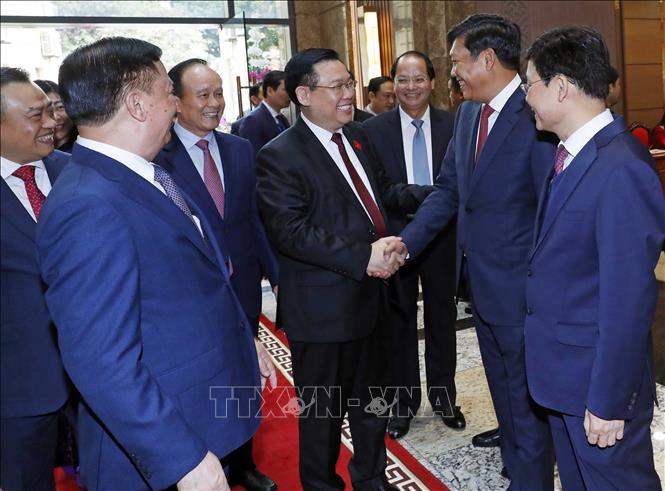 Parlamentspräsident Vuong Dinh Hue führt Neujahrsbesuch in Hanoi
