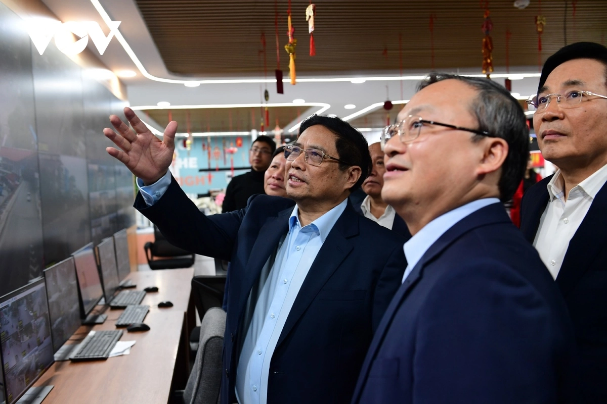 Premierminister Pham Minh Chinh besucht VOV zum Neujahrsfest