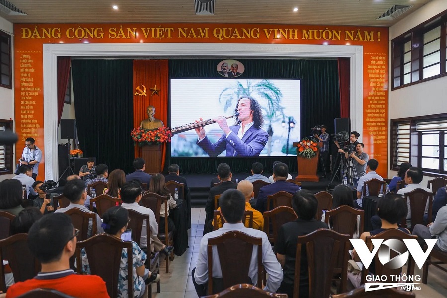 MV „Going Home” von Kenny G zur Vorstellung vietnamesischer Schönheit präsentiert