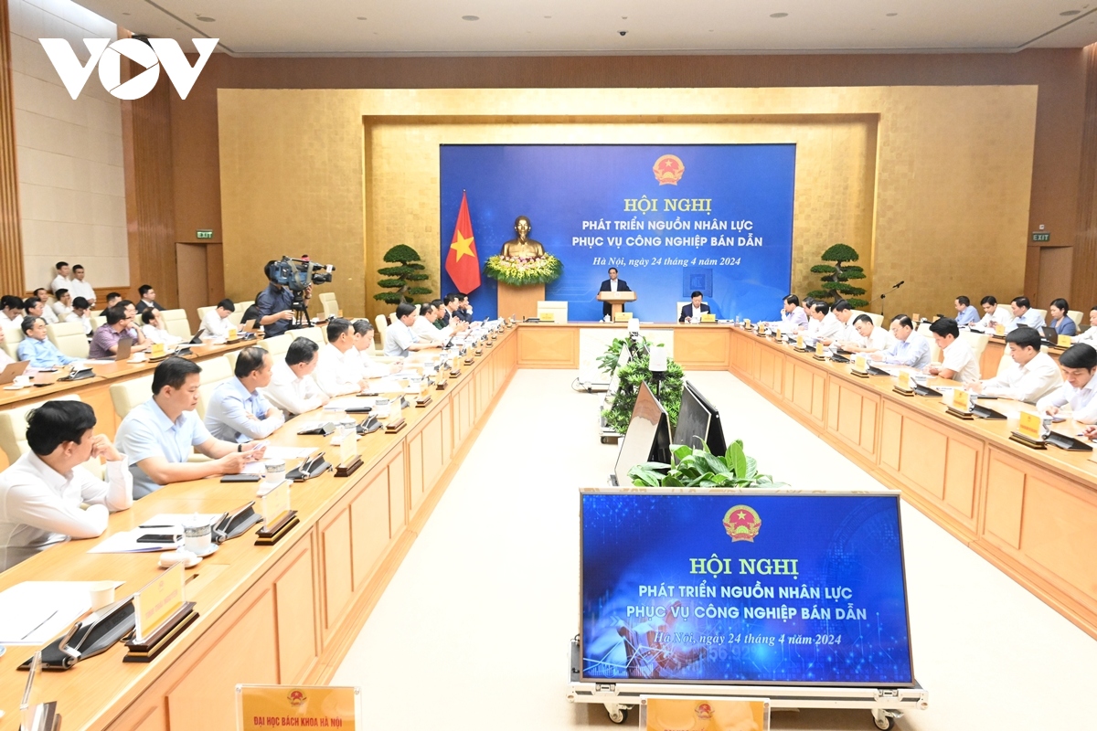 Premierminister Pham Minh Chinh leitet Sitzung über Entwicklung von Arbeitskräften für Halbleiterindustrie