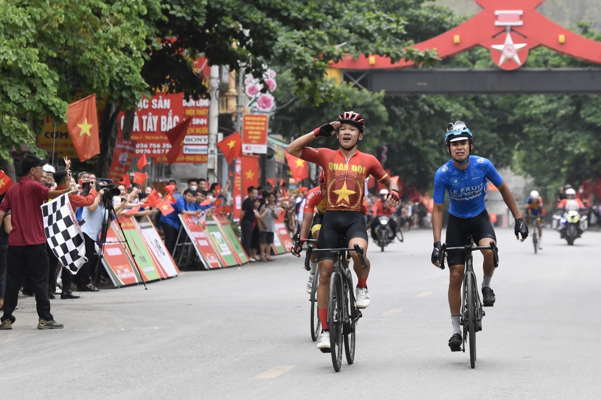 Pham Le Xuan Loc stellt Rekord beim Radrennen „Nach Dien Bien Phu fahren - 2024” auf