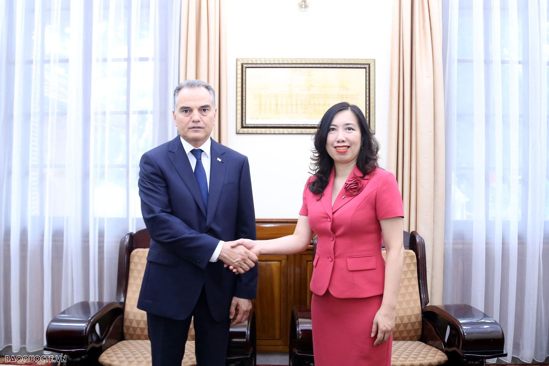 Vizeaußenministerin Le Thi Thu Hang empfängt Botschafter aus Turkmenistan und Island