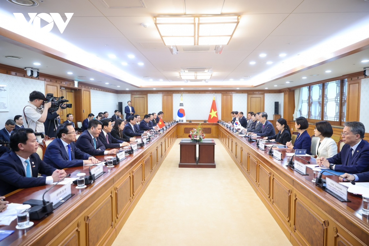 Premierminister Pham Minh Chinh führt Gespräch mit Südkoreas Premierminister Han Duck-soo