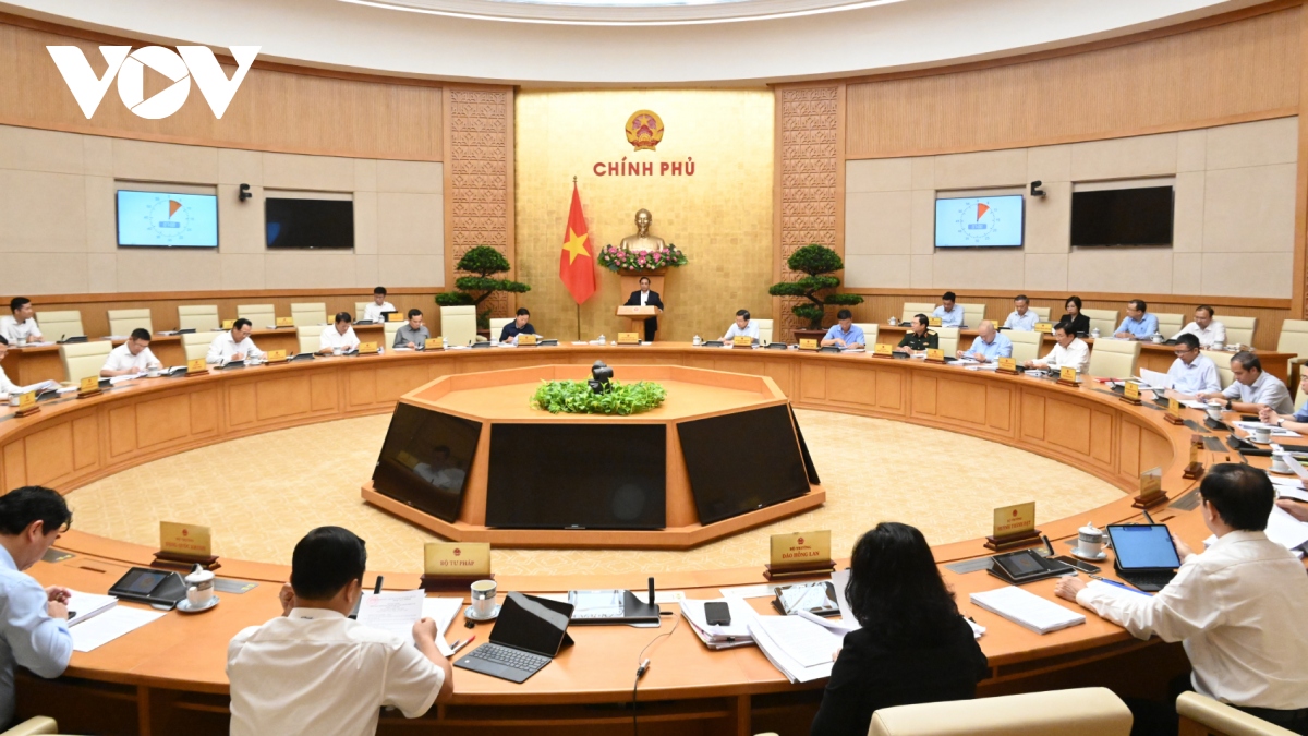 Premierminister Pham Minh Chinh leitet Regierungssitzung über Gesetzgebung im Juli