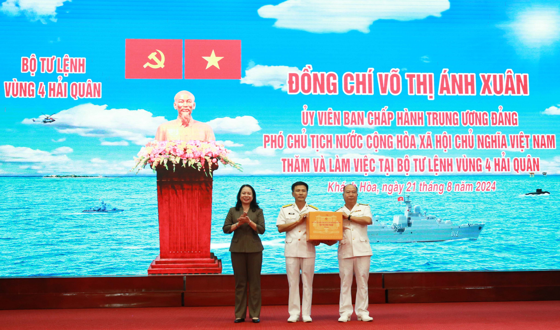 Vizestaatspräsidentin Vo Thi Anh Xuan besucht die Marinezone 4 in Khanh Hoa