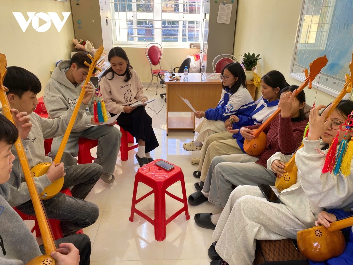 Digitalisierung der Tay-Sprache an einer Schule in Cao Bang