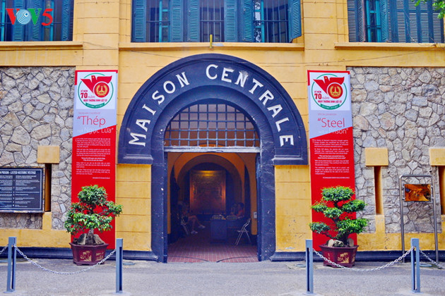 ງານວາງສະແດງ ເຊີດຊູບັນດາແບບຢ່າງດີເດັ່ນນັກຮົບວິລະຊົນ, ນັກຮົບເສຍສະຫລະຊີວິດເພື່ອຊາດ.