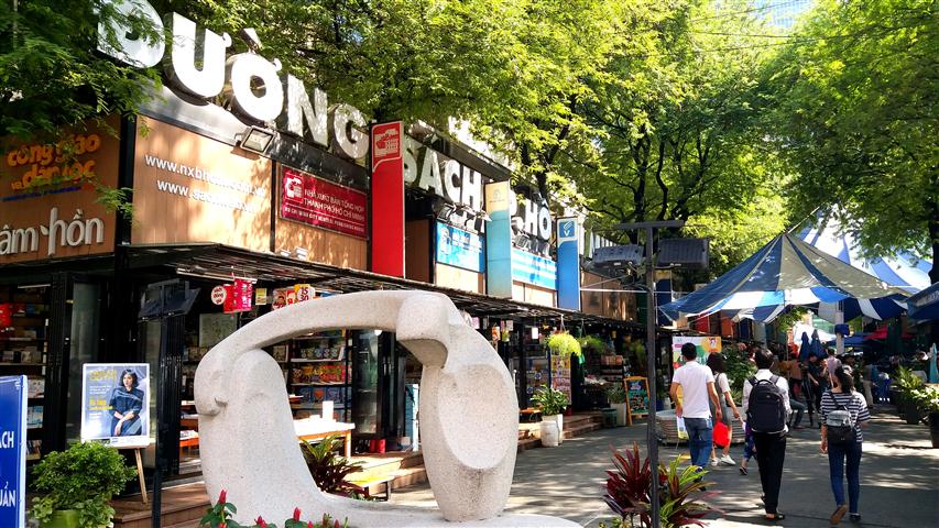 ຖະໜົນປື້ມ ຫງວຽນວັນບິ່ງ - ບ່ອນພົບປະແລກປ່ຽນດ້ານວັດທະນະທຳການອ່ານ