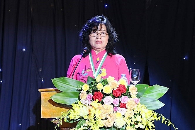 ນັກວິທະຍາສາດຍິງເມົາມົວກັບການຄົ້ນຄວ້າ, ປະດິດຄິດສ້າງ