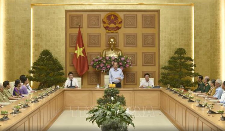 ສ້າງເງື່ອນໄຂການດຳລົງຊີວິດໃຫ້ແກ່ຜູ້ມີຄຸນງາມຄວາມດີ, ຄອບຄົວນະໂຍບາຍເປັນຢ່າງດີ