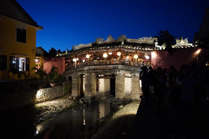 ຊາວໜຸ່ມ,ນັກສຶກສາຫວຽດນາມອາໄສຢູ່ຕ່າງປະເທດຄົ້ນຫາຄຸ້ນເມືອງເກົ່າໂຮ້ຍອານ