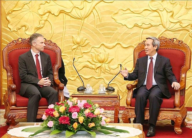 ທ່ານ ຫງວຽນວັນບິ່ງ ຫົວໜ້າຄະນະເສດຖະກິດສູນກາງ ໃຫ້ການຕ້ອນຮັບຜູ້ອຳນວຍການໃຫຍ່ອົງການຈັດຕັ້ງການເງິນສາກົນ