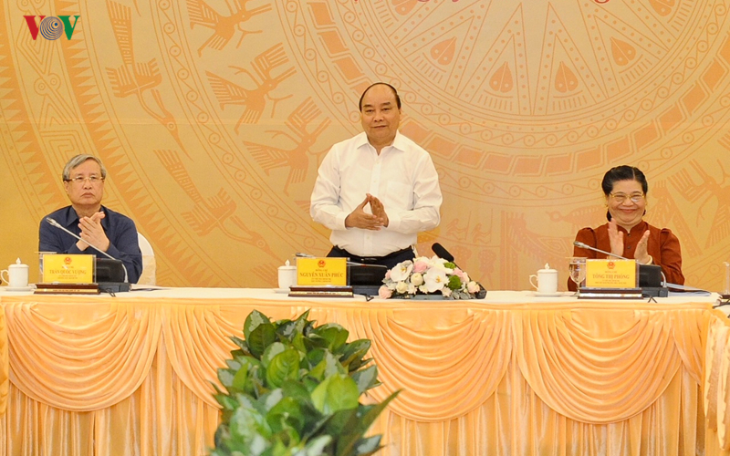 ອະນຸກຳມະການເສດຖະກິດ-ສັງຄົມທາບທາມຄຳເຫັນປະກອບຈາກບັນດາອະດີດການນຳພັກ,ລັດ