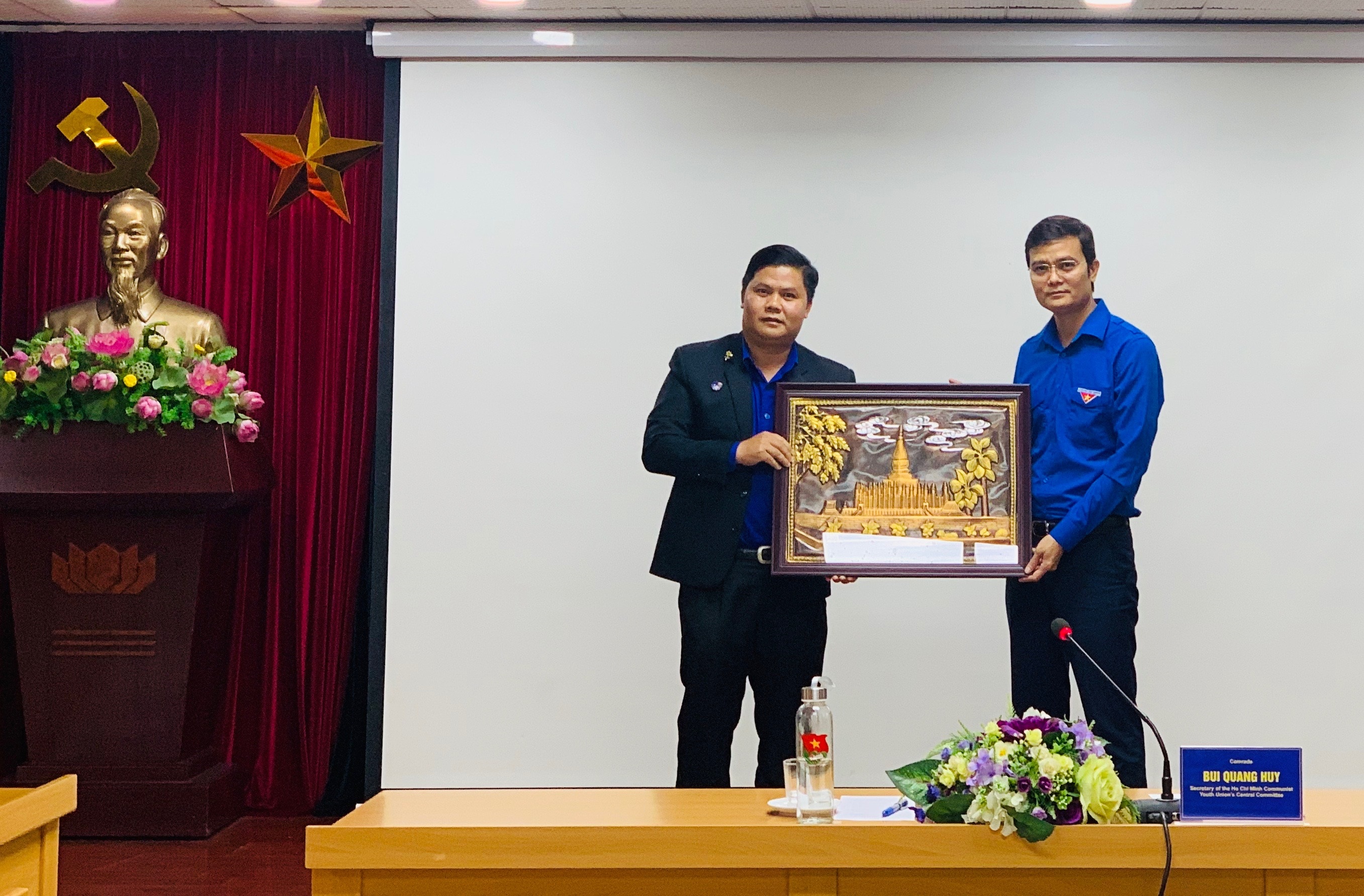 ຊາວໜຸ່ມ 2 ປະເທດ ຫວຽດນາມ - ລາວ ສືບຕໍ່ເພີ່ມພູນຄູນສ້າງນ້ຳໃຈມິດຕະພາບທີ່ເປັນມູນເຊື້ອແບບພິເສດ