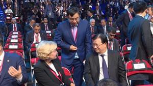 ທ່ານຮອງນາຍົກລັດຖະມົນຕີ ຈິ້ງດີ່ງຢຸງ ເຂົ້າຮ່ວມກອງປະຊຸມຄົບຄະນະຢູ່ເວທີປາໄສເສດຖະກິດທາງທິດຕາເວັນອອກຄັ້ງທີ 5