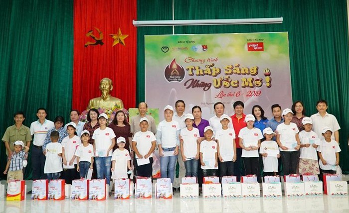 ຈຸດປະກາຍຄວາມໄຝ່ຝັນໃຫ້ເດັກທຸກຍາກ,ເດັກພິການຢູ່ເຂດພູດອຍ