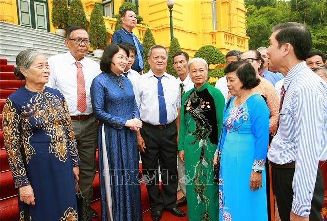 ທ່ານຮອງປະທານປະເທດ ດັ້ງທິງອັກທິ້ງໃຫ້ການຕ້ອນຮັບຄະນະຜູ້ແທນທີ່ມີຄຸນງາມຄວາມດີແຂວງ ຈ່າວິງ