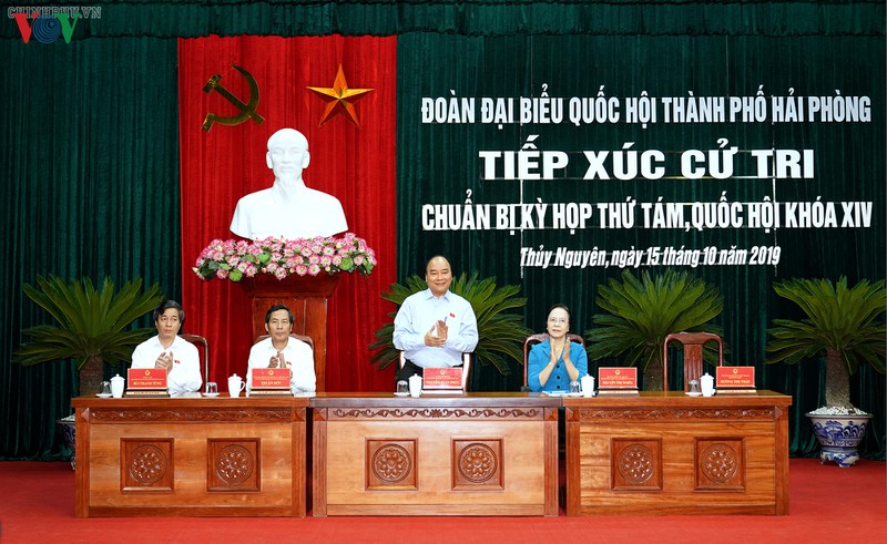 ທ່ານນາຍົກລັດຖະມົນຕີຫງວຽນຊວັນຟຸກພົບປະກັບຜູ້ມີສິດເລືອກຕັ້ງຫາຍຟ່ອງ