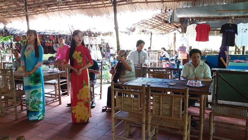 ເດີ່ນກາຕ່າຍຕື໋ - ຮູບແບບສິລະປະພື້ນເມືອງທີ່ເປັນເອກະລັກສະເພາະທາງພາກໃຕ້ຂອງຫວຽດນາມ