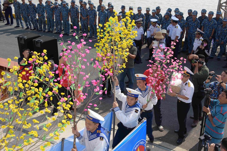 ນຳເອົາບຸນເຕັດມາສູ່ພະນັກງານ, ນັກຮົບຢູ່ເຮືອນຮ້ານ DK1