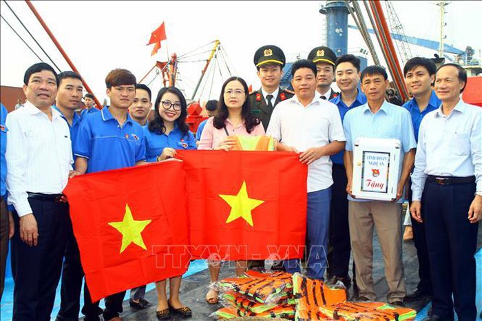 ພິທີເລີ່ມເຄື່ອນໄຫວເດືອນຊາວໜຸ່ມດ້ວຍການເຄື່ອນໄຫວແທດຈິງຫຼາຍຢ່າງ