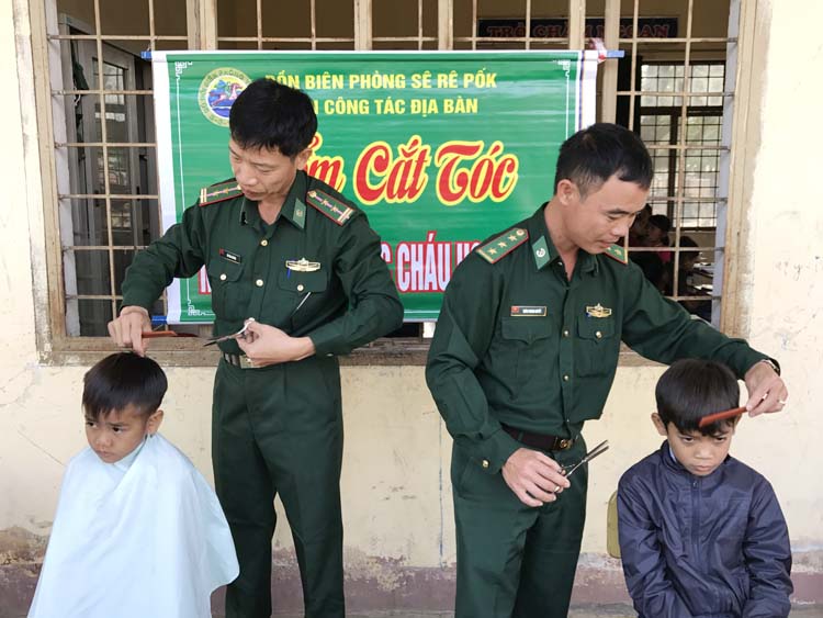 ຮູບແບບທີ່ ອົບອຸ່ນ “ລູກລ້ຽງປ້ອມປ້ອງກັນຊາຍແດນ” ຢູ່ເຂດຊາຍແດນ