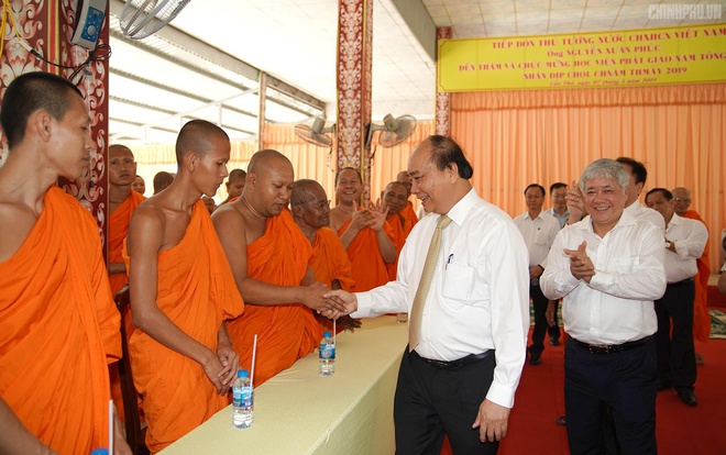 ນາຍົກລັດຖະມົນຕີສົ່ງຈົດໝາຍອວຍພອນພໍ່ແມ່ປະຊາຊົນເຜົ່າຂະແມ ເນື່ອງໃນໂອກາດບຸນ Chol Chnam Thmay 2020