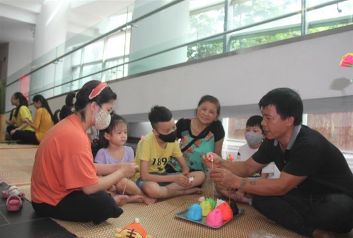 ຫໍພິພິທະພັນຊົນເຜົ່າວິທະຍາຫວຽດນາມ ຈັດຕັ້ງບັນດາການເຄື່ອນໄຫວທີ່ມີຄວາມໝາຍເນື່ອງໃນໂອກາດວັນເດັກສາກົນ 01 ມິຖຸນາ