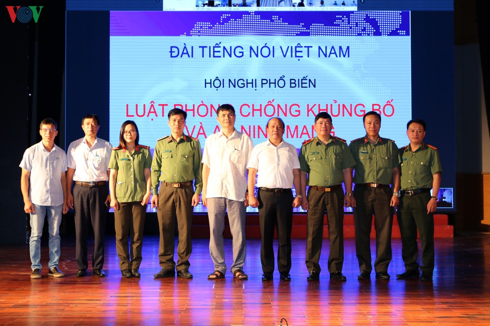 VOV ເຜີຍແຜ່ກົດໝາຍວ່າດ້ວຍການປ້ອງກັນ, ຕ້ານການກໍ່ການຮ້າຍ ແລະ ກົດໝາຍວ່າດ້ວຍຄວາມໝັ້ໜຄົງທາງອິນເຕີແນັດ