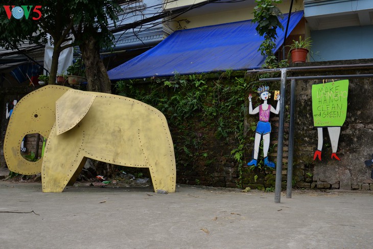 ສານປົກປັກຮັກສາສິ່ງແວດລ້ອມຈາກຖະໜົນສິລະປະແຄມແມ່ນ້ຳແດງ