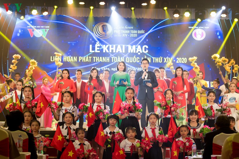 ງານມະໂຫລານກະຈາຍສຽງທົ່ວປະເທດຄັ້ງທີ 14 ຂີດໝາຍແຫ່ງການປ່ຽນແປງໃໝ່ ແລະ ມີຫຼາຍຮູບຫຼາຍແບບ