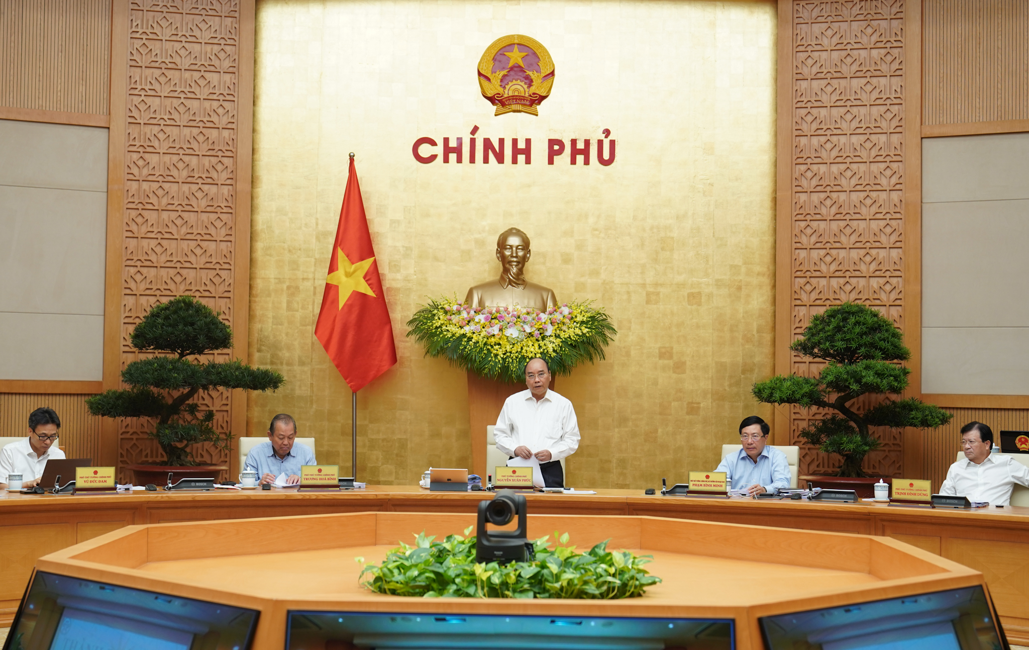 ໄຂກອງປະຊຸມສະໄໝສາມັນປະຈຳເດືອນ ກໍລະກົດ ຂອງລັດຖະບານຫວຽດນາມ